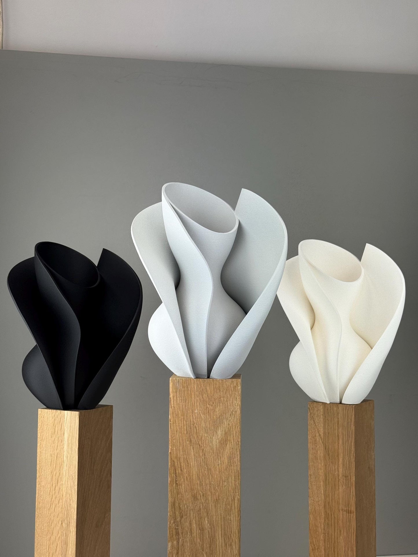 Abstract flower vase for mantel, Modern wavy vase with layered design, Futuristic decoration for dry flower display, New home useful gift