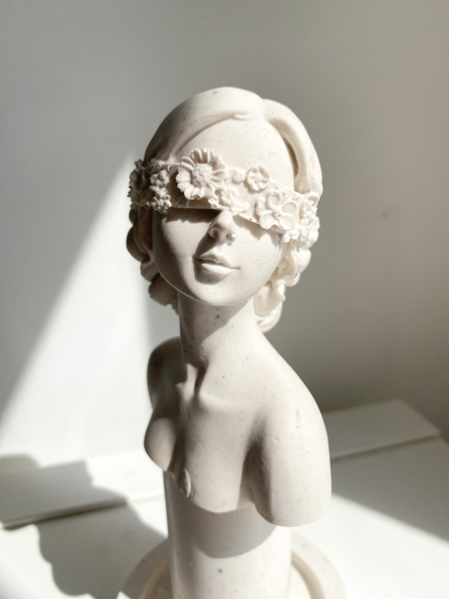 Lady statue, custom colour effects | Handmade | Jesmonite | neutral home decor and gifts.