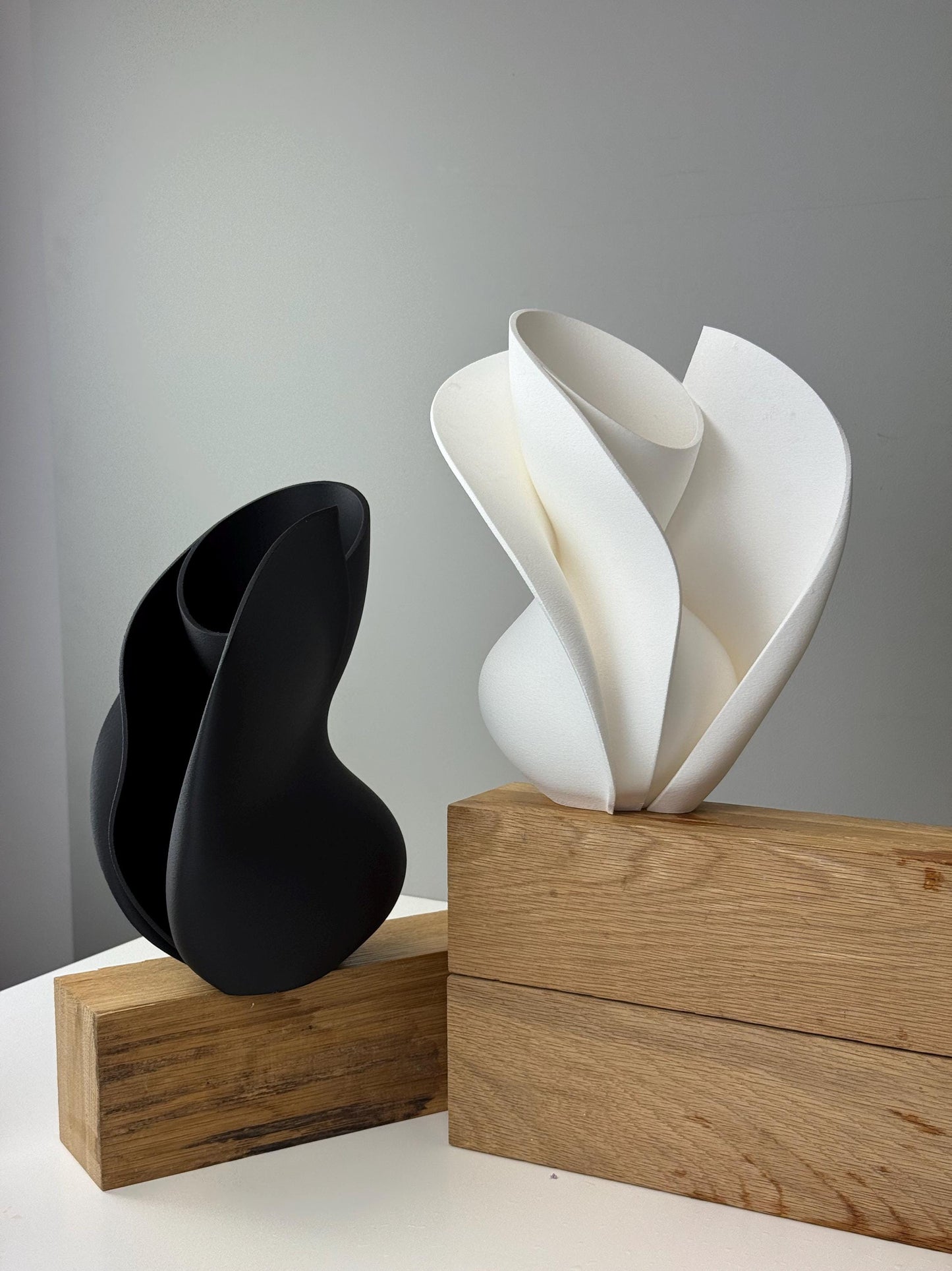 Abstract flower vase for mantel, Modern wavy vase with layered design, Futuristic decoration for dry flower display, New home useful gift