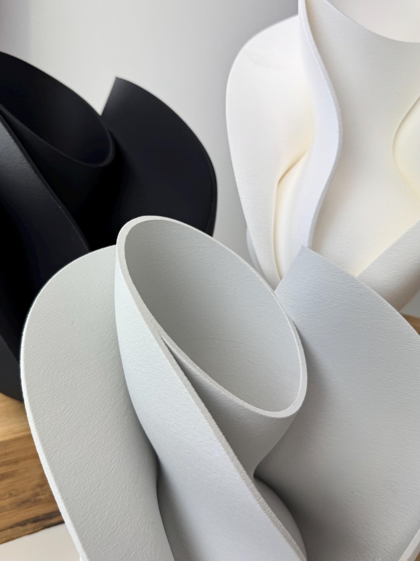 Abstract flower vase for mantel, Modern wavy vase with layered design, Futuristic decoration for dry flower display, New home useful gift